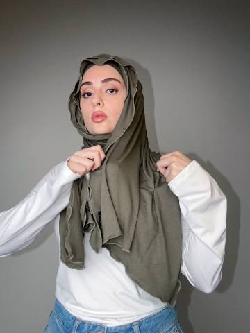 à la Leen jersey headscarf set in army green - image 1