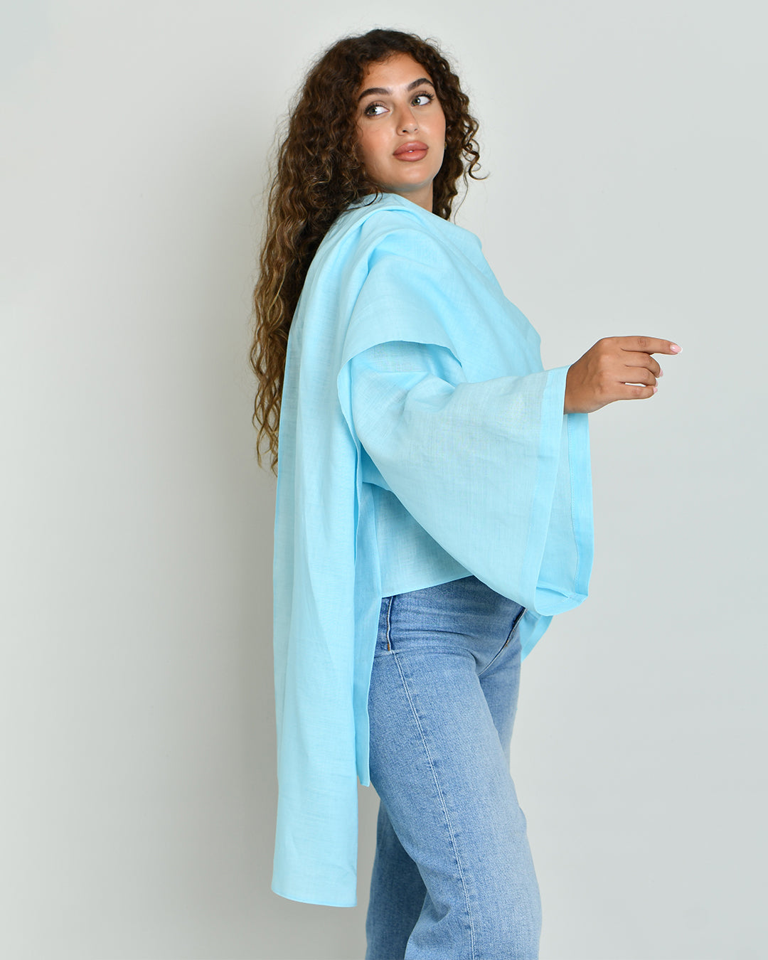 The Linen Scarf Top in turquoise - image 3