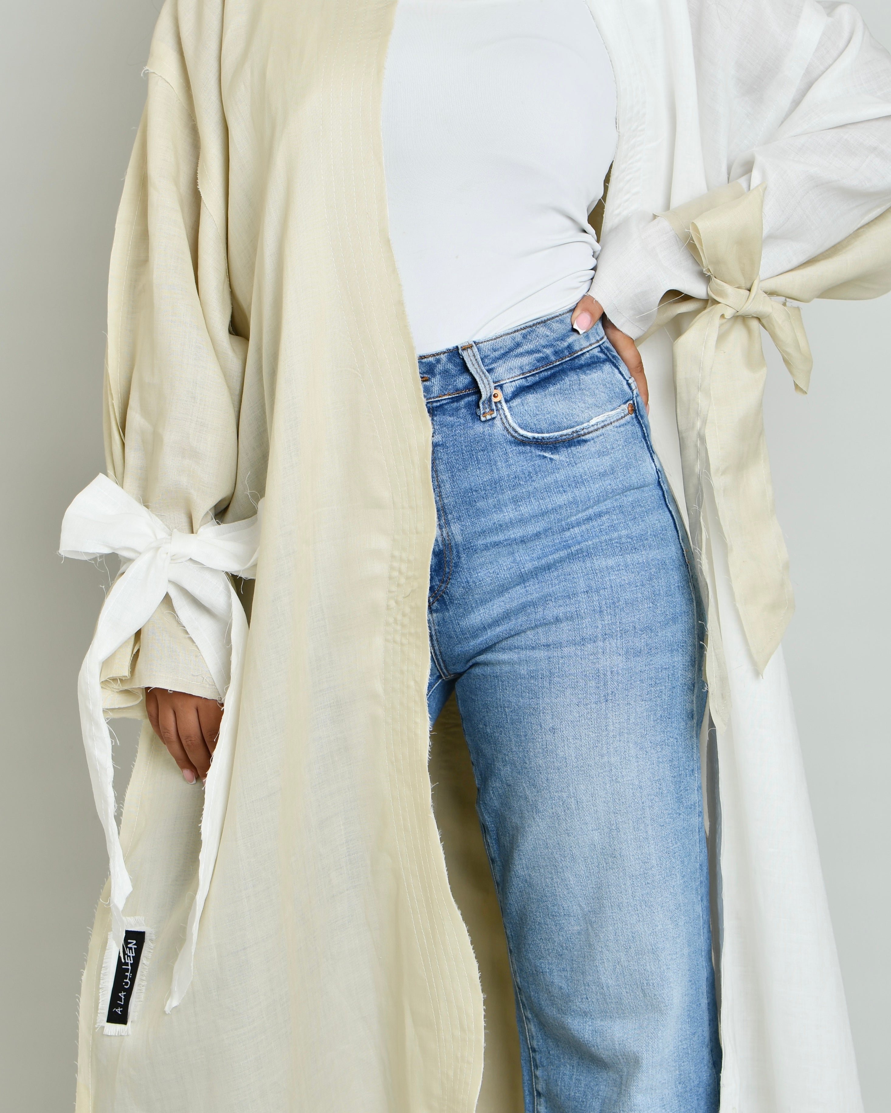 The Two-Toned Wavy Abaya in beige and white - image 2