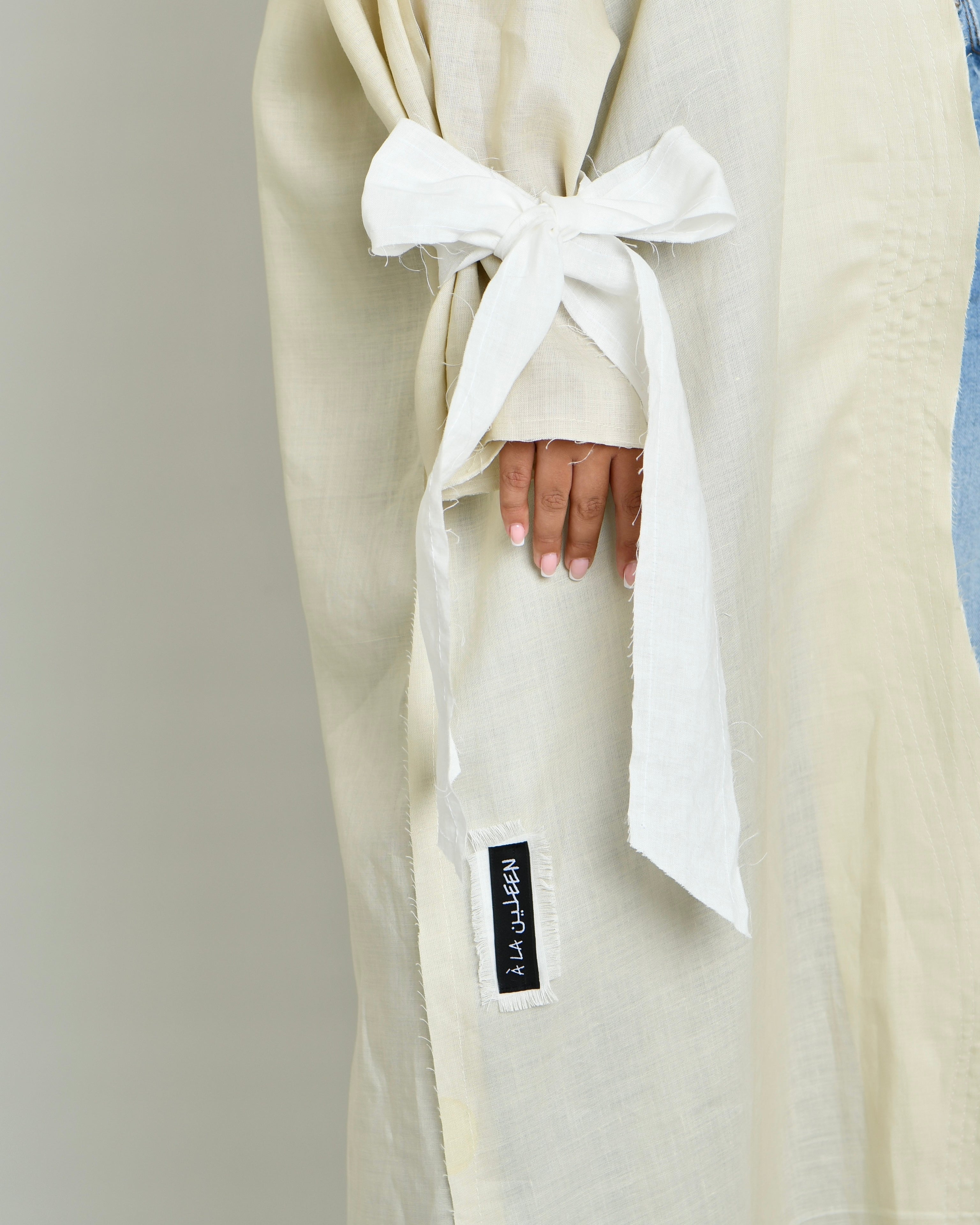 The Two-Toned Wavy Abaya in beige and white - image 5