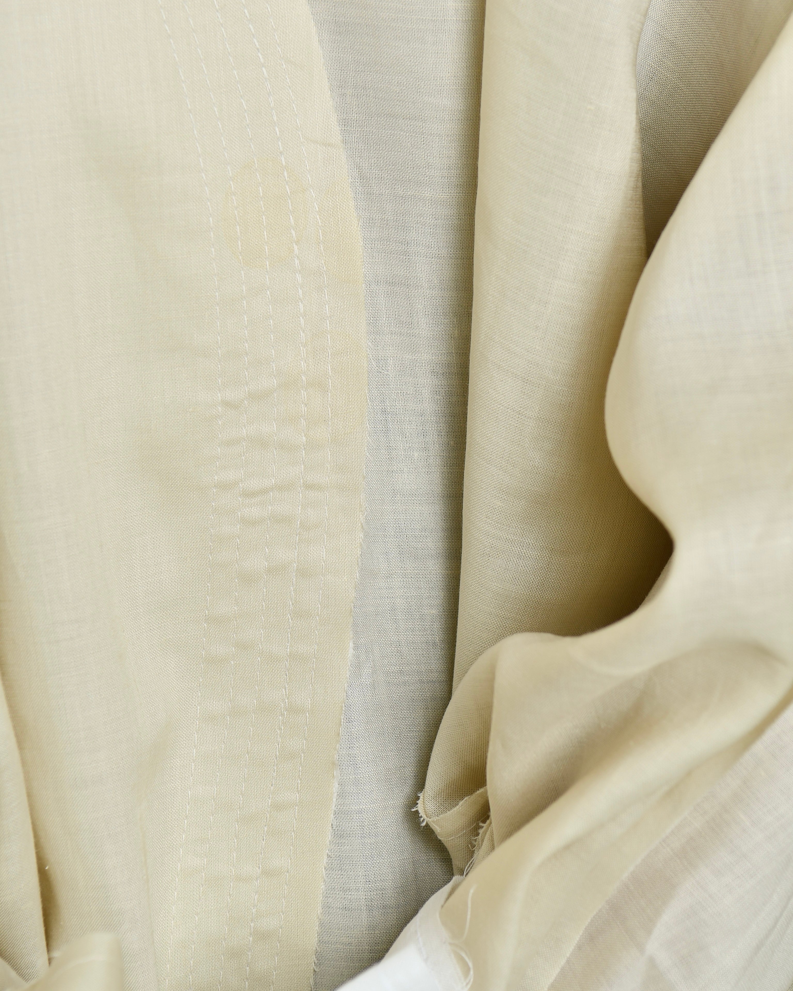 The Two-Toned Wavy Abaya in beige and white - image 4